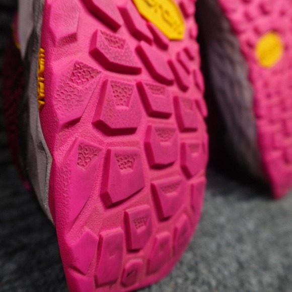 New Balance Shoes Womens 6.5 B Fresh Foam Pink Vibram Hierro Trail Running - Picture 13 of 16